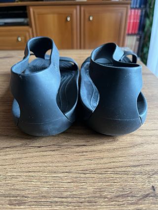 zapatillas chanclas CROCS