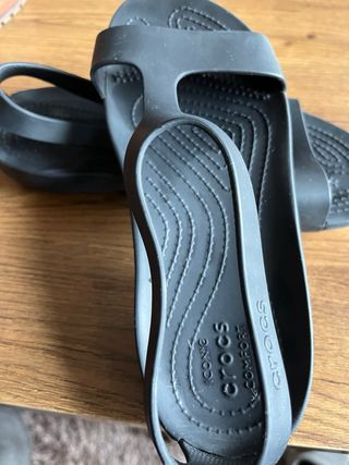 zapatillas chanclas CROCS