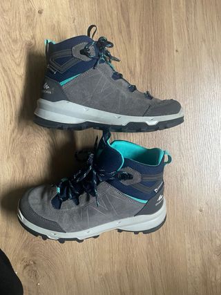 Botas montaña Quechua grises y azules