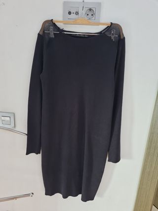 Vestido negro de punto. Talla L de Zara