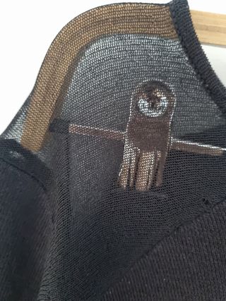 Vestido negro de punto. Talla L de Zara