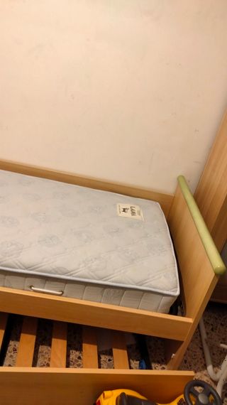 Letto singolo con materasso