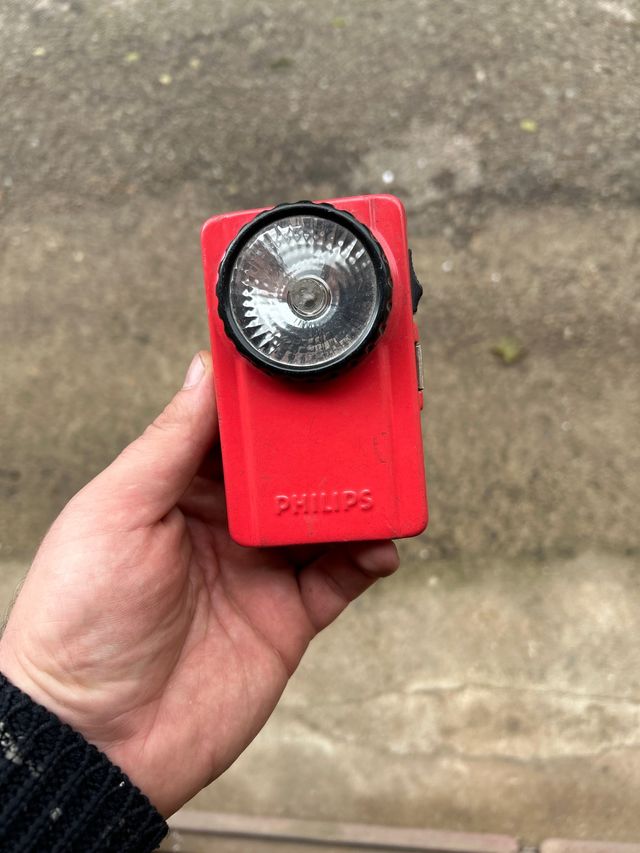 Linterna Philips vintage roja