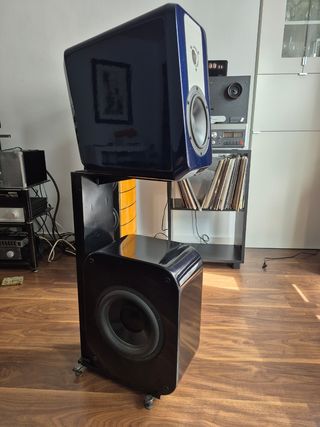 Altavoces subwoofer y soporte monitor