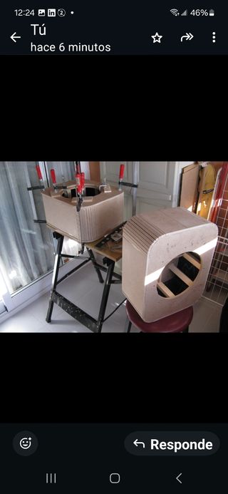 Altavoces subwoofer y soporte monitor