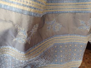 Colcha azul y dorada - tejido