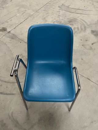 se venden sillas para aula