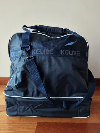 Bolsa deportiva Villarreal CF, marca Kelme.