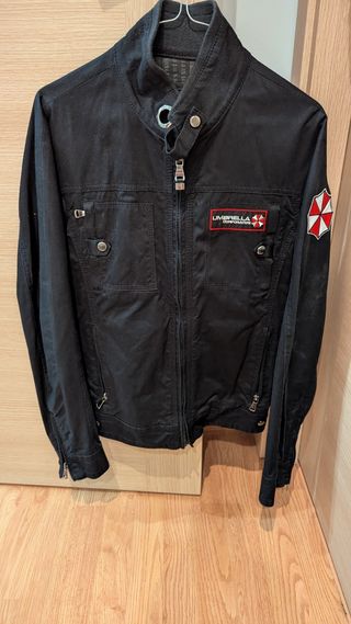 Chaqueta Zara Resident Evil negra