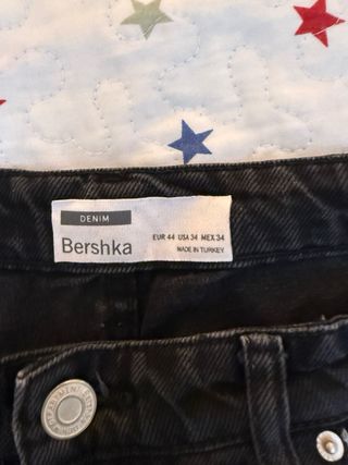 Bermuda Vaquera Negra con manchas
Como nueva 