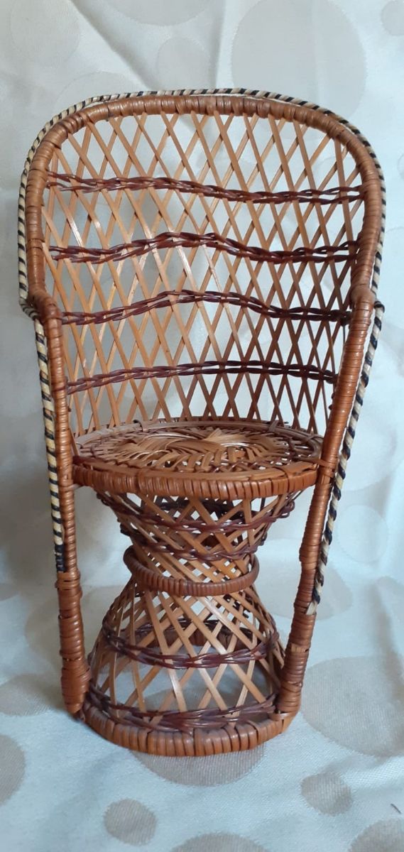 Sillón mimbre muñeca antiguo