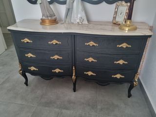 Cómoda, mesa de luz y espejo