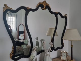 Cómoda, mesa de luz y espejo