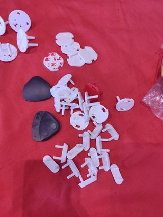 Protectores enchufes y puertas bebé