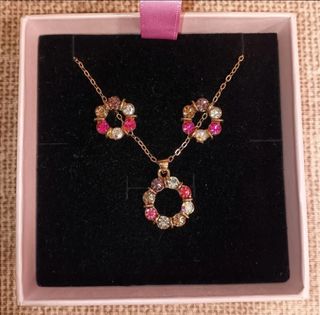 Conjunto collar y pendientes dorado