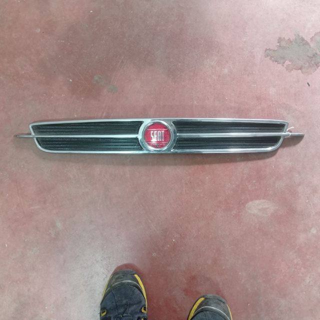 Rejilla coche clásico deportivo