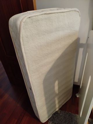 Cuna bebé madera maciza y colchón incluido