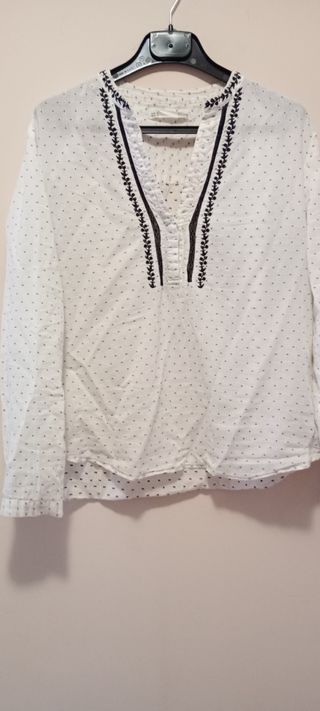 Blusa blanca y negra bordada