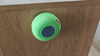 Altavoz Bluetooth con Ventosa – ¡Casi nuevo!