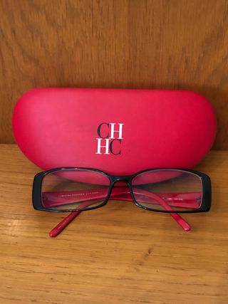 CAROLINA HERRERA gafas rojas y funda