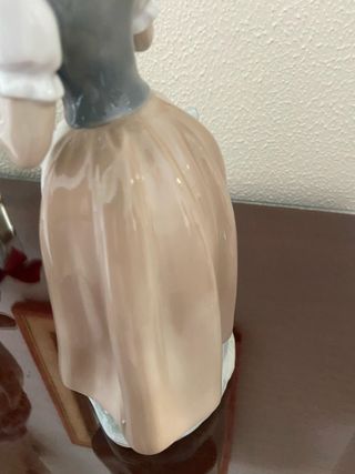 Niña con cántaro de Lladro