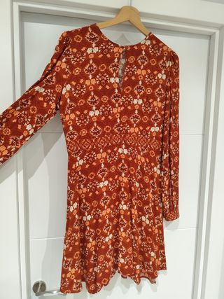 Vestido de manga larga y corto