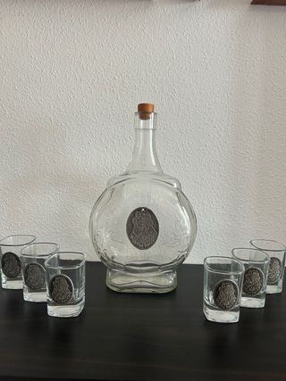 Botella y vasos chupito Drácula