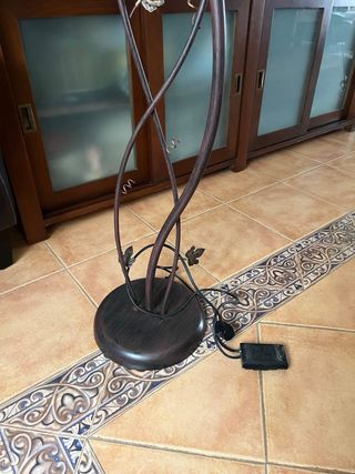 Lampara de pie de forja y vidrio