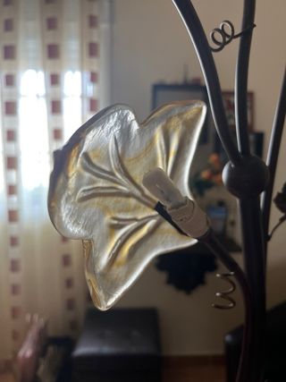 Lampara de pie de forja y vidrio