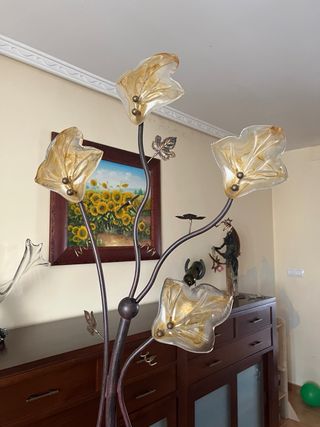 Lampara de pie de forja y vidrio