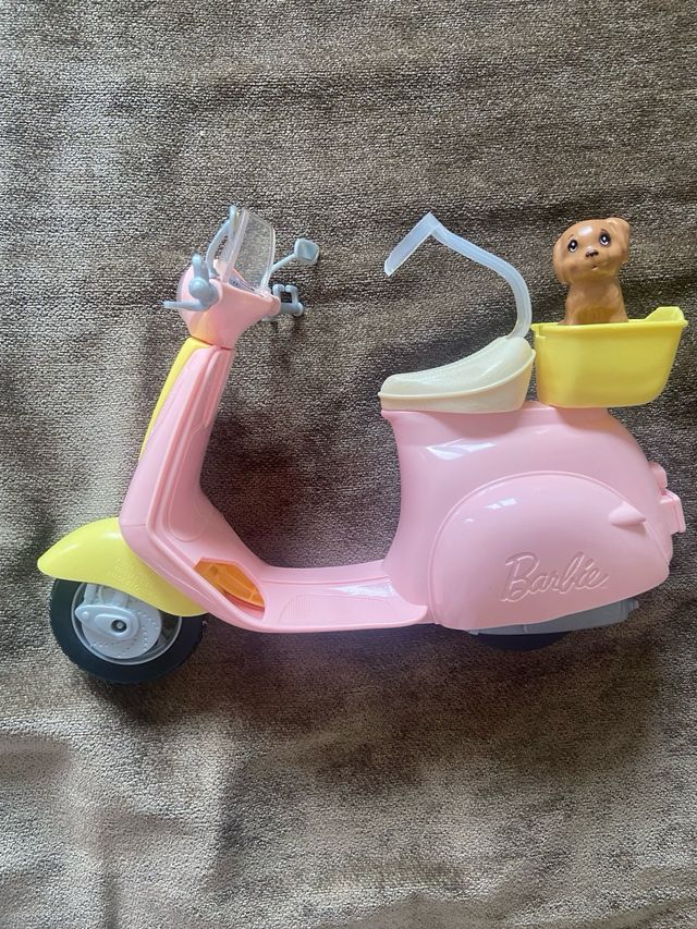 Moto Barbie con cesta y cachorro