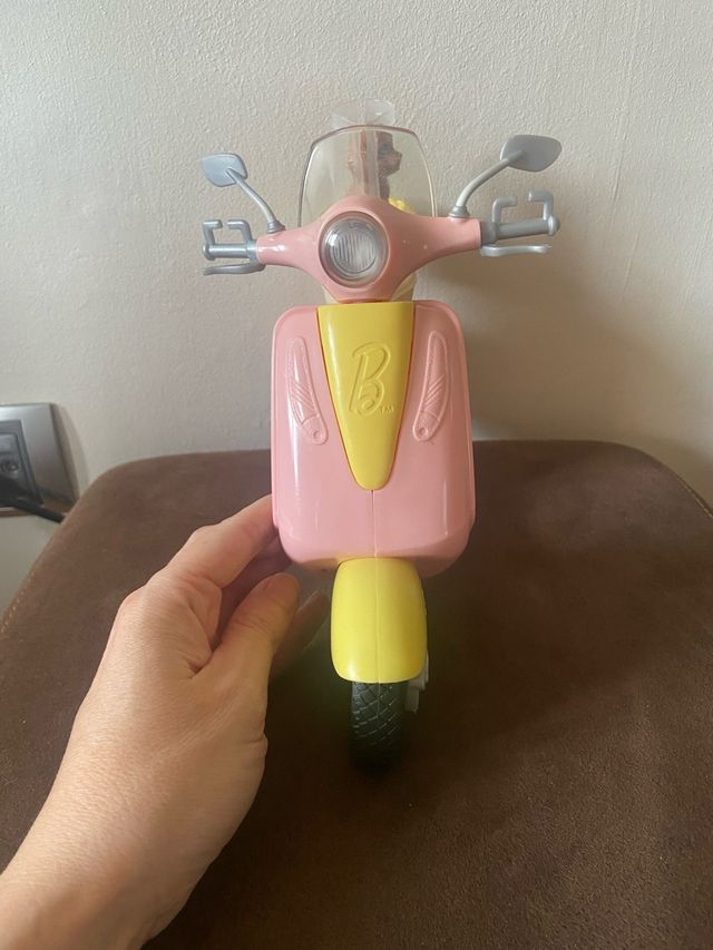 Moto Barbie con cesta y cachorro