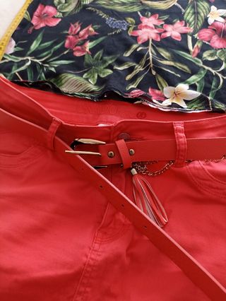 Conjunto chica talla 40 camisa y falda con cinturó