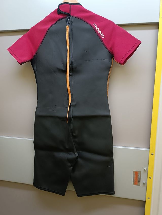 Neopreno buceo-surf. Tribord talla 46. Tipo shorty