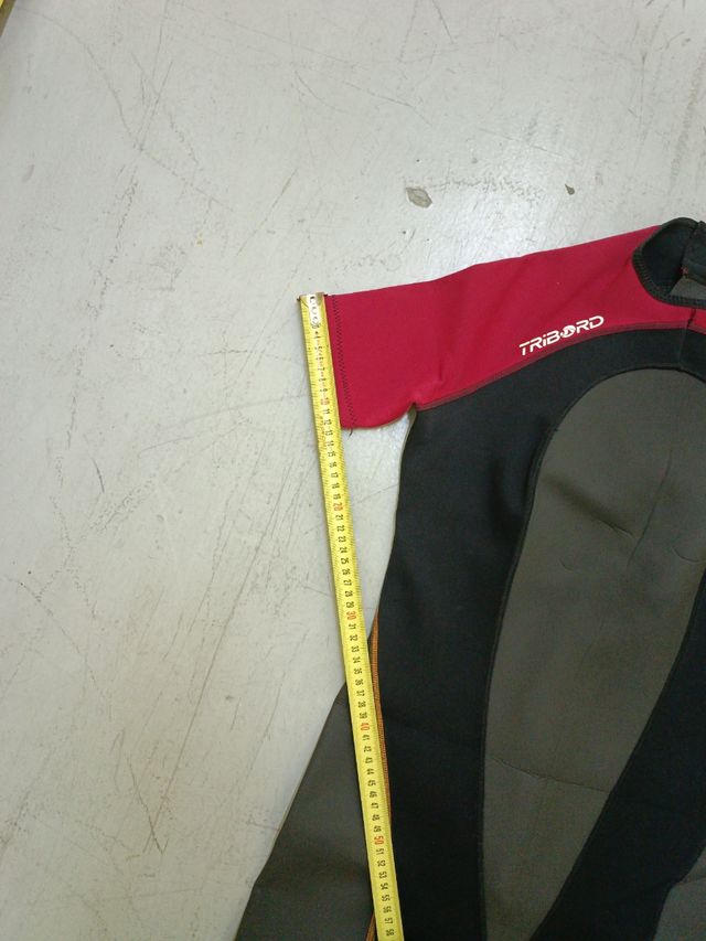 Neopreno buceo-surf. Tribord talla 46. Tipo shorty