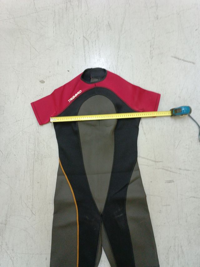 Neopreno buceo-surf. Tribord talla 46. Tipo shorty