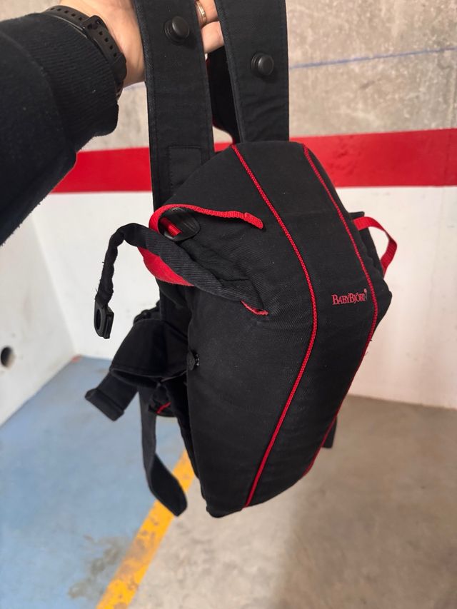Portabebés BabyBjörn - Negro/Rojo