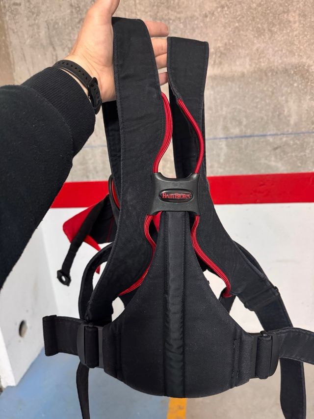 Portabebés BabyBjörn - Negro/Rojo