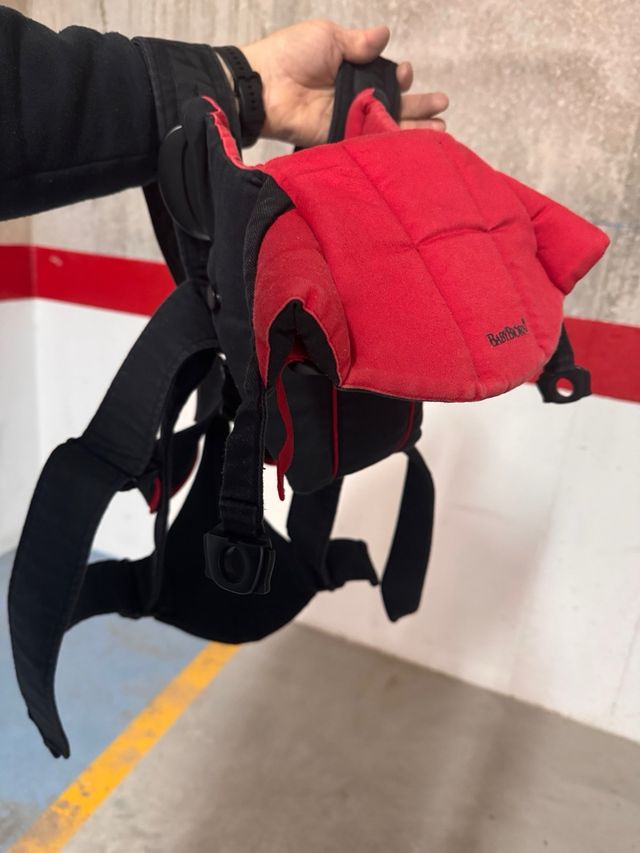 Portabebés BabyBjörn - Negro/Rojo