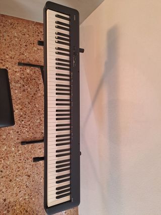 Piano digital CASIO con equipo completo