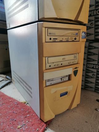Cajas ordenadores años 90 OLMVS, MCA y Gygabyte
