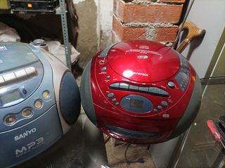 2 Radios CD Cassette Sanyo - 7€