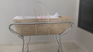 Moisés bebé con ruedas