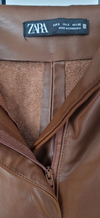 Pantalones polipiel marrón