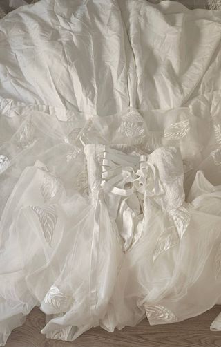 Vestido de novia exclusivo con bordado de lujo y c