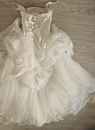 Vestido de novia exclusivo con bordado de lujo y c