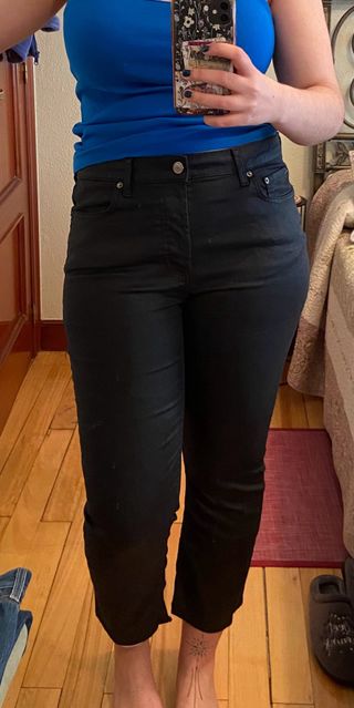 Pantalones negros efecto encerado