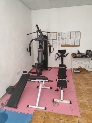 Gimnasio deporte pesa