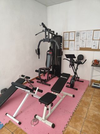 Gimnasio deporte pesa