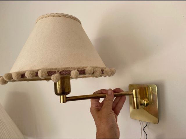 Aplique de pared en metal dorado